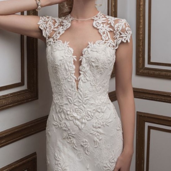 Wedding gown - Picture 5 of 5